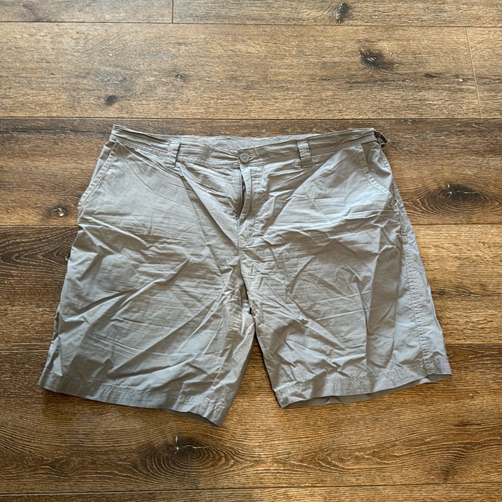 Columbia gray shorts‎ 42